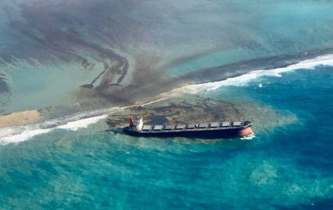 Біля берегів Маврикія затонув танкер. Влада говорить про екологічну катастрофу