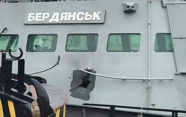 ВМС обнародовали фото обстрелянных украинских катеров