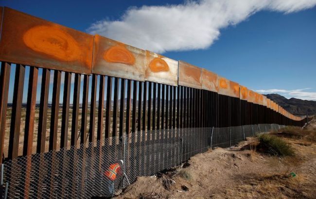 В Мексике обрушилась часть "стены Трампа"