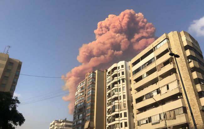 У Бейруті прогриміли два потужні вибухи, пошкоджено десятки будівель