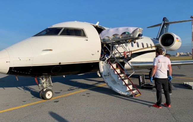 Самолет с Навальным вылетел в Берлин