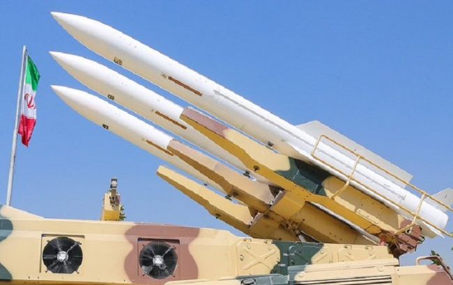 Іран представив балістичну ракету з нової боєголовкою