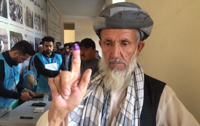 В Афганистане избирком потерял связь с почти 900 участками
