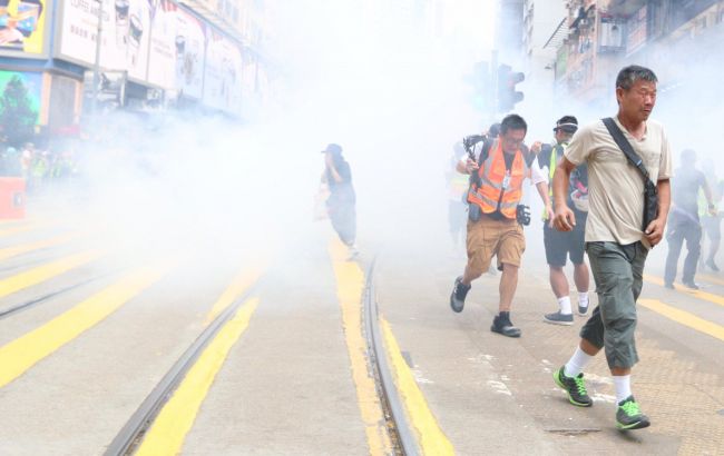 В Гонконге полиция газом разогнала протестующих