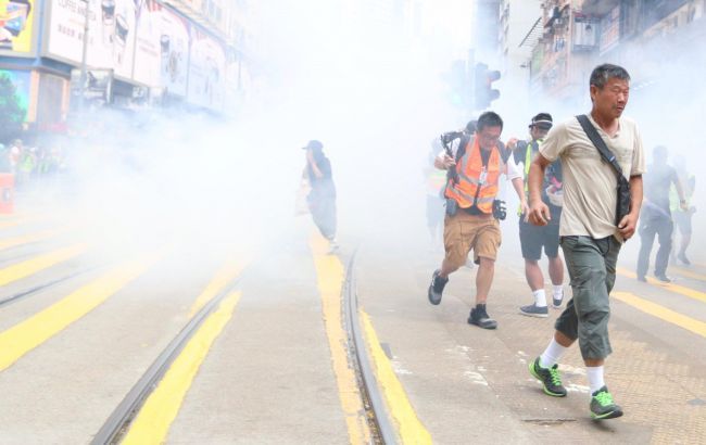 Власти Гонконга запретили акцию протеста к годовщине независимости Китая