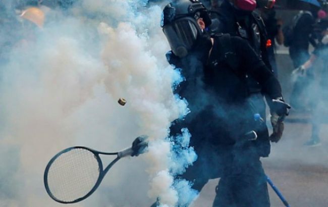 Поліція Гонконгу відкрила стрілянину по демонстрантах