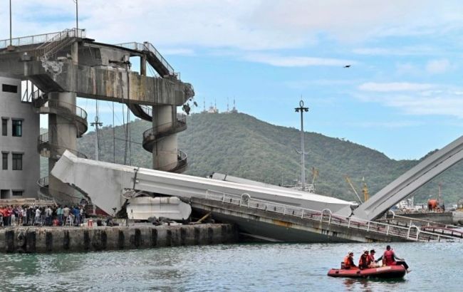В Тайване произошел обвал моста, есть пострадавшие