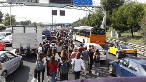 Аеропорт Барселони скасував півсотні рейсів через протести