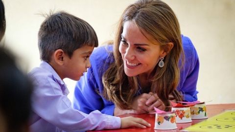 Жіночно і незвично: Кейт Міддлтон показала розкішний образ в традиційному пакистанському стилі