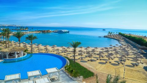 "Курорти переповнені, номери закінчуються на очах". Українці в Єгипті стикаються з нестачею місць у готелях