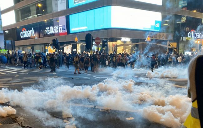 Во время протестов в Гонконге пострадали 17 человек