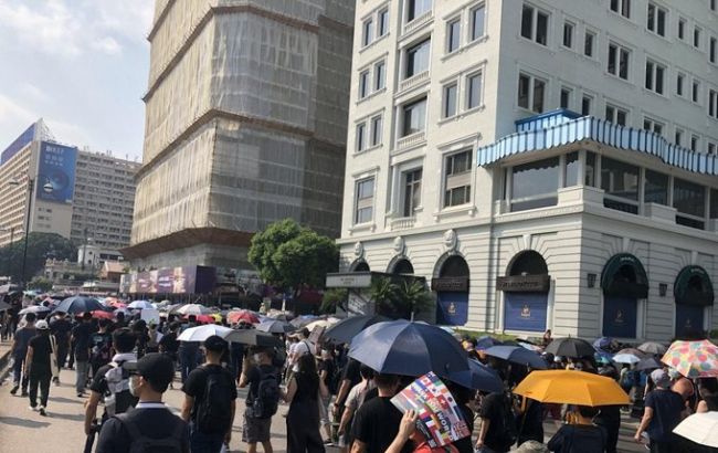 У Гонконзі поліція розігнала масовий несанкціонований марш