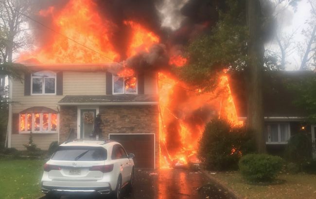 У США на житловий будинок впав літак