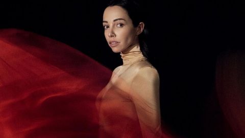 Идеал: Катерина Кухар в пикантной позе на розовом диване вдохновила фолловеров мудростью