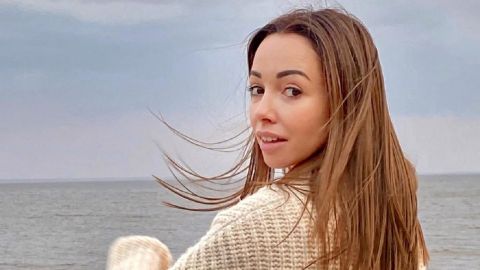 Наслаждение для глаз: Екатерина Кухар в платье-вышиванке очаровала праздничным фотосетом