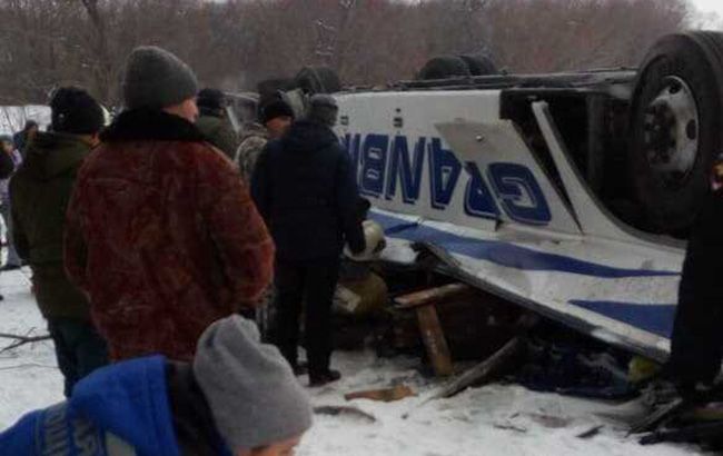 В России автобус упал в реку, есть погибшие