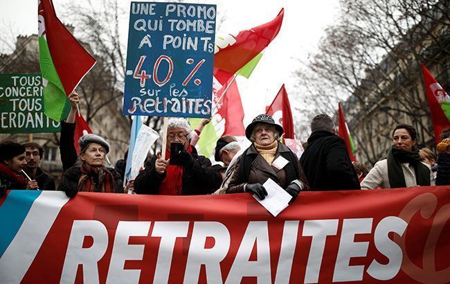 Масові страйки у Франції продовжаться на різдвяні свята