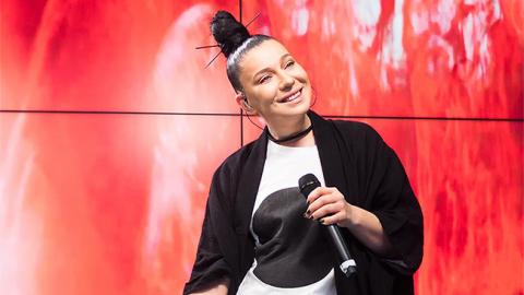 Співачка, яка виїхала до Росії заявила про любов до України