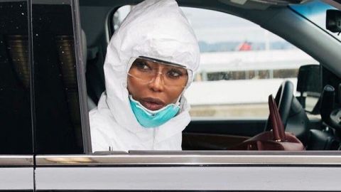 Мы все в одной лодке: Наоми Кэмпбелл записала видео о коронавирусе и показала свои способы защиты