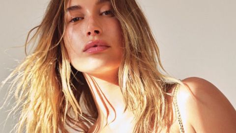 Икона стиля: Хейли Бибер блистает в соблазнительных образах для известного глянца