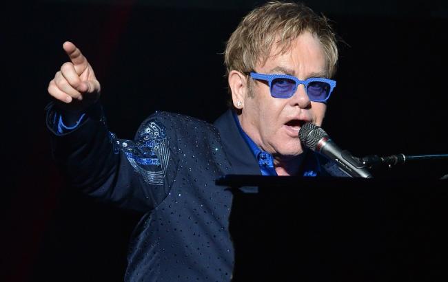 Знаменитости поддержали Элтона Джона в конфликте с Dolce & Gabbana