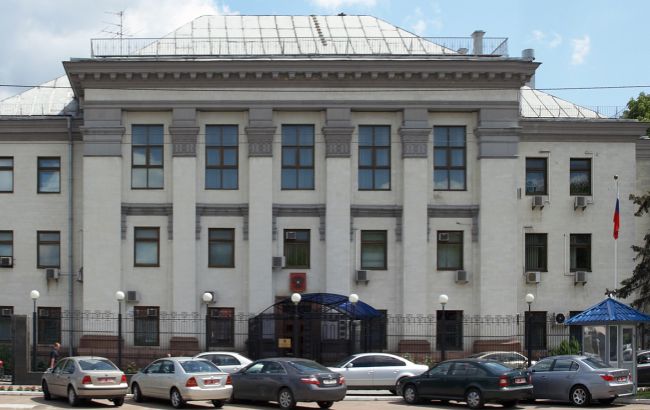 Киеврада расторгла договоры аренды земли с посольством России