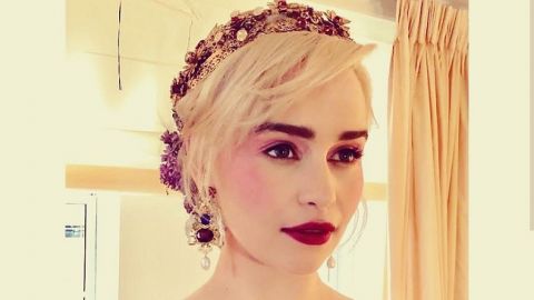 Звезда "Игры престолов" позировала для модного глянца в роскошных нарядах