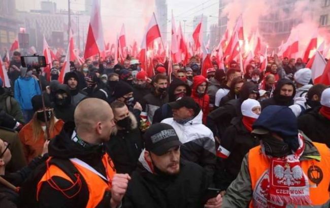 Марш у Варшаві: поліція застосувала зброю через поранення силовиків