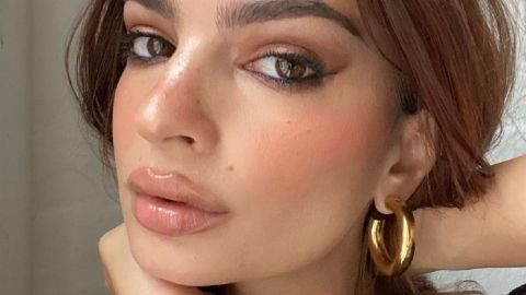 Соблазнительна всегда: Эмили Ратаковски подчеркнула беременный живот откровенной одеждой