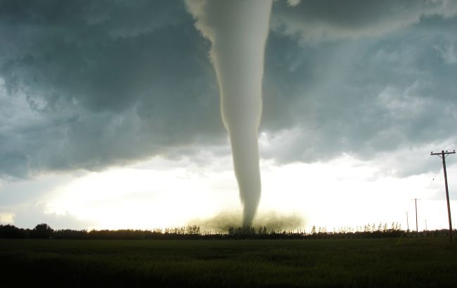 В окупованому Криму пронісся гігантський смерч: відео стихії