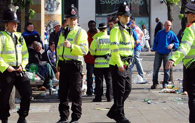 В Лондоне арестовали нападавшего с ножом на полицейских