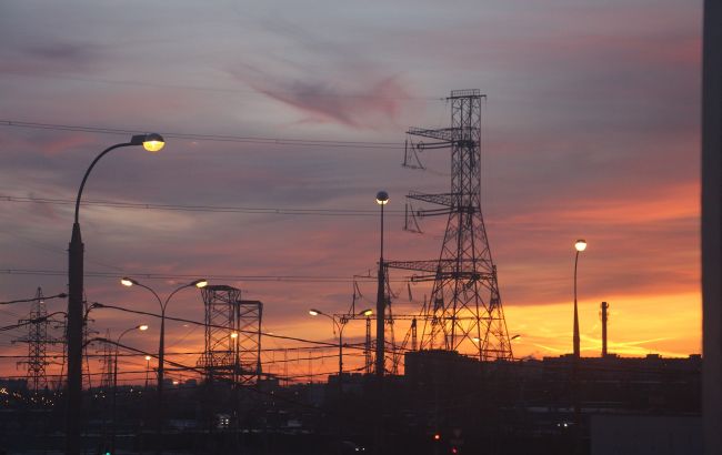 В Киеве и области ожидаются отключения электричества: график и адреса