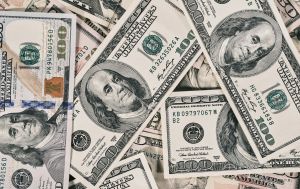 НБУ підвищив курс долара