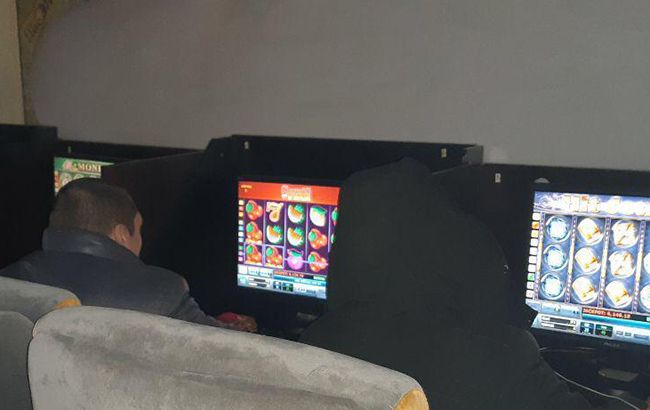 Поліція за добу зачинила майже 10 гральних закладів