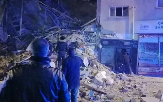 В Турции снова возросло число погибших в землетрясении