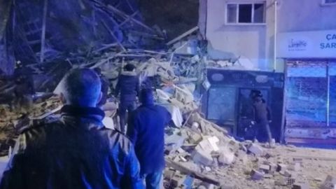 Число жертв землетрясения в Турции превысило 30