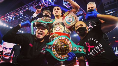 Лопес после победы над Ломаченко признан бойцом года