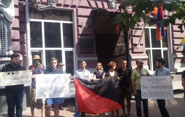 Під посольством Вірменії в Києві провели акцію солідарності з Майданом у Єревані