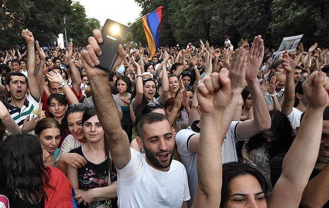 Протест в Ереване: полиция угрожает разогнать демонстрантов