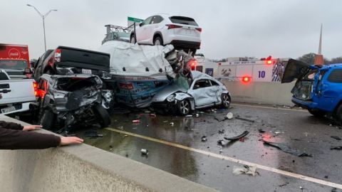 В Техасе столкнулись сотни автомобилей, есть погибшие и раненые