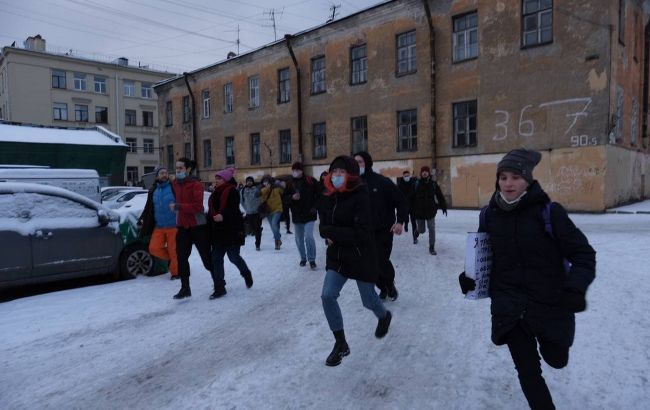 На протестах в Петербурге драки с ОМОНом: в ход пошли шокеры и слезоточивый газ
