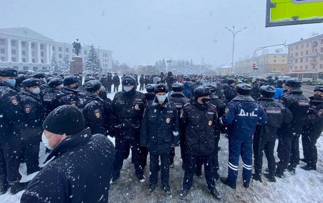 Число задержанных на протестах в России превысило 2 тысячи