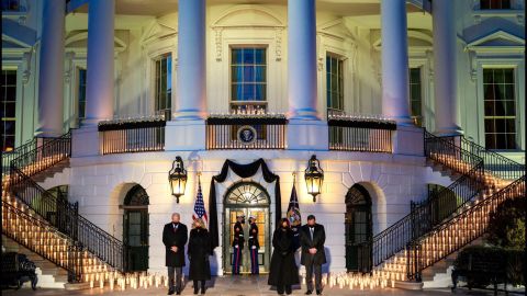 Байден у Білому домі вшанував пам'ять 500 тисяч американців, які померли від COVID-19