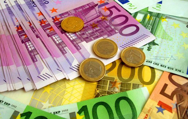 Курс евро упал ниже 33 гривен впервые с сентября прошлого года
