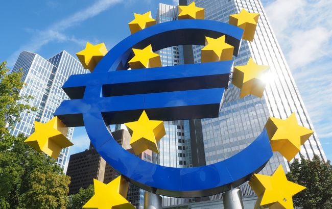 ЄЦБ стурбований високою інфляцією і підвищив базові ставки, - FT