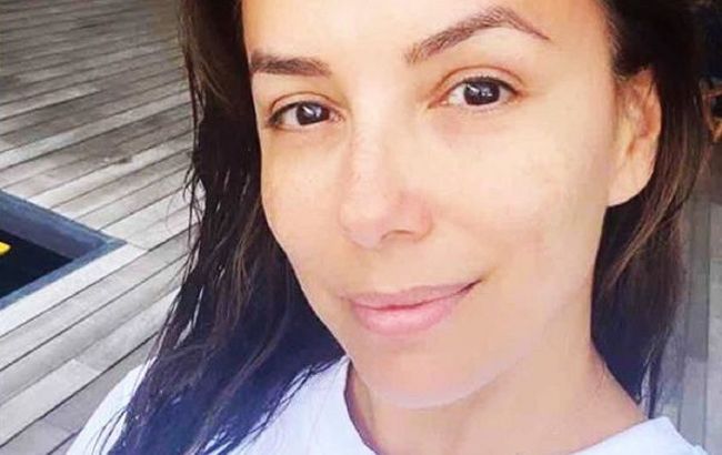 Хороша без макияжа: 45-летняя Ева Лонгория в простом образе восхитила натуральной красотой