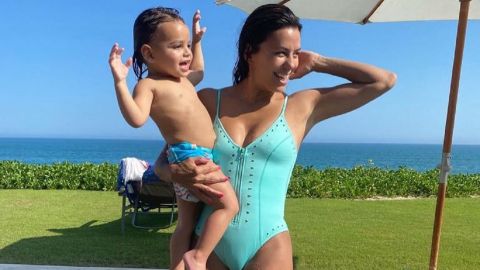 Гарненький, як і мама: Єва Лонгорія зачарувала мережу фото з сином Санті