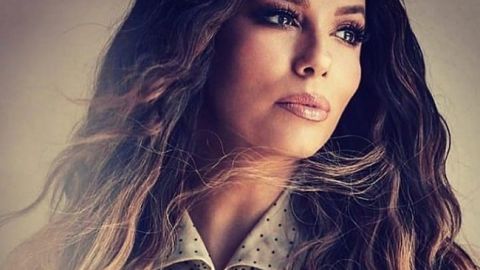 44-летняя Ева Лонгория демонстрирует безупречную форму и самый модный принт сезона