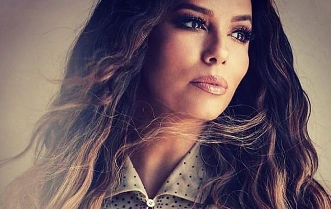 44-летняя Ева Лонгория демонстрирует безупречную форму и самый модный принт сезона