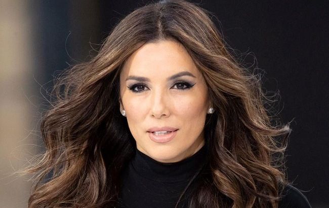 Еще стройнее: Ева Лонгория блеснула идеальной фигурой в стильном кэжуал-образе